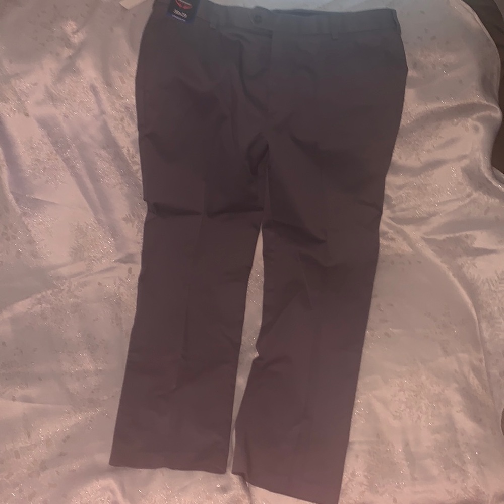 ✔️Men’s Roundtree and Yorke straight leg pants